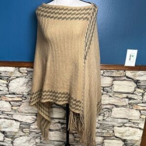 Chic Tan and Gray Checkered Poncho